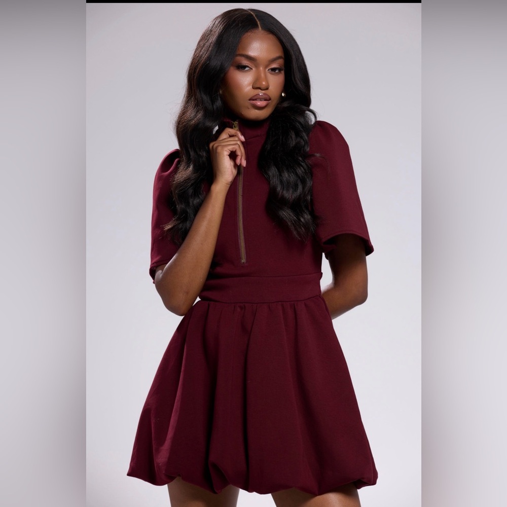 NAME OF THE GAME SHORT SLEEVE ZIPPERED MINI DRESS IN BURGUNDY - M